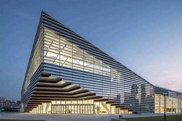 LED照明灯外罩PC盖板注塑加工工艺及应用 